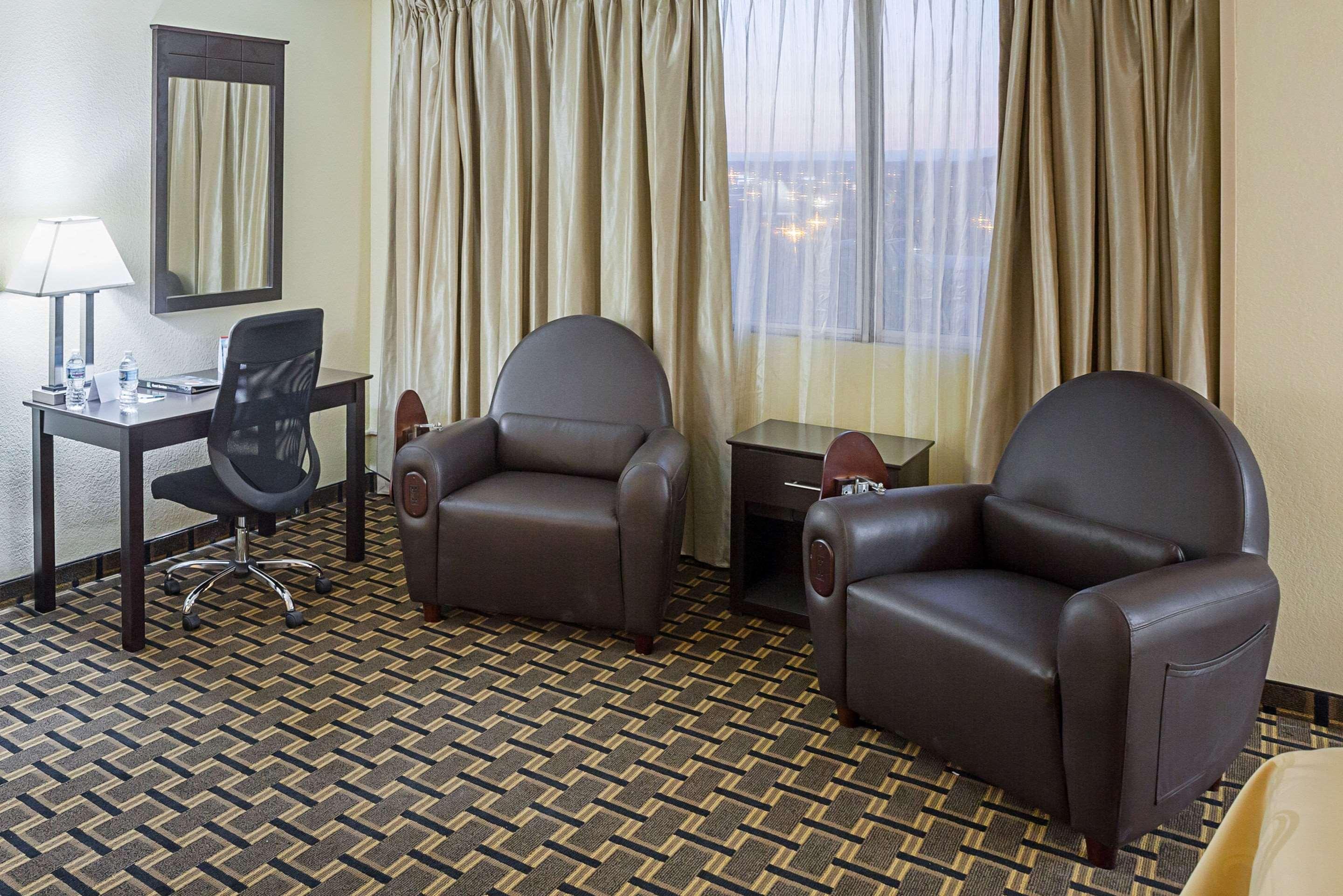 Quality Inn & Suites Cincinnati Zewnętrze zdjęcie